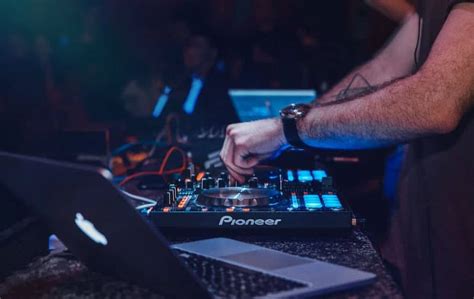 how do djs make music and what are the best ways to learn DJing?